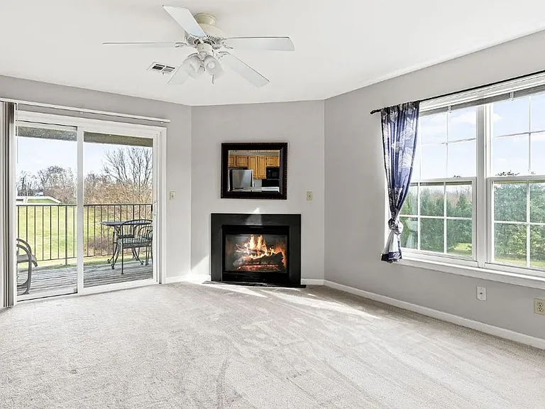 122 Sparrow Rd — Photo 1