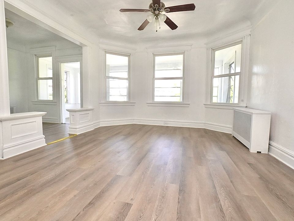 Master Bedroom/ Bedroom 1