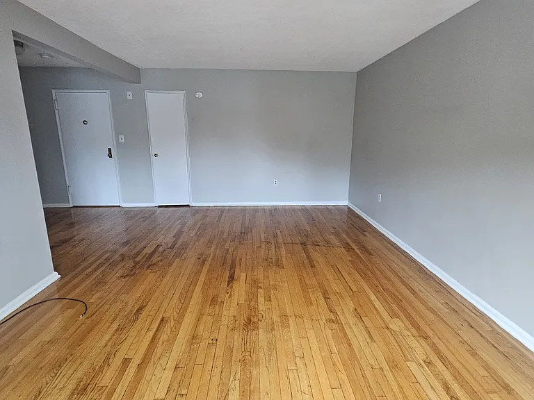 572 Whitney Ave #3E — Photo 2