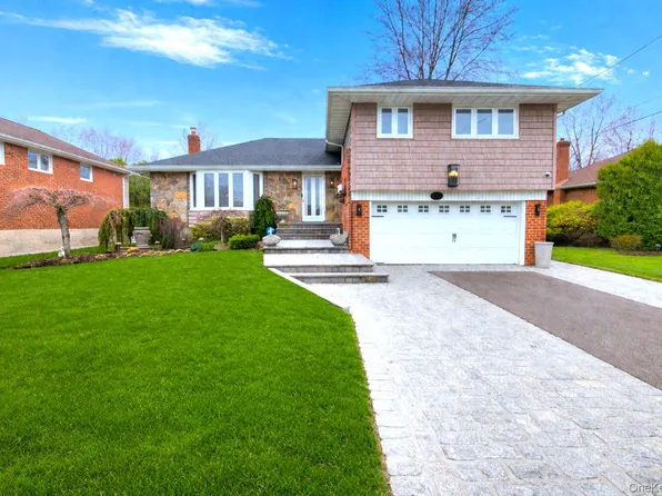 7 Market Drive, Syosset, NY 11791