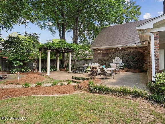 2nd image of 5366 Carolwood Dr