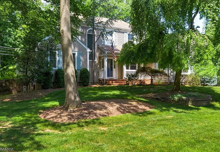 18 Strawberry Ln — Photo 1