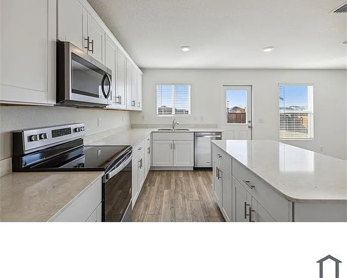 4 bed, 3006 sqft, $3,573 — Photo 3