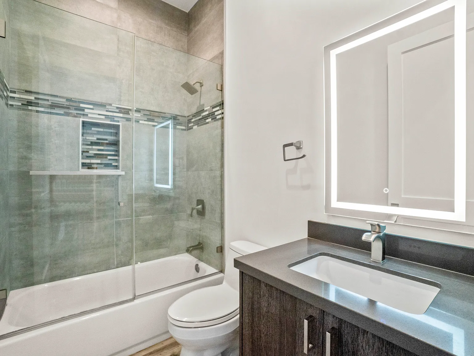 1 bed, 500 sqft, $2,100 — Photo 3