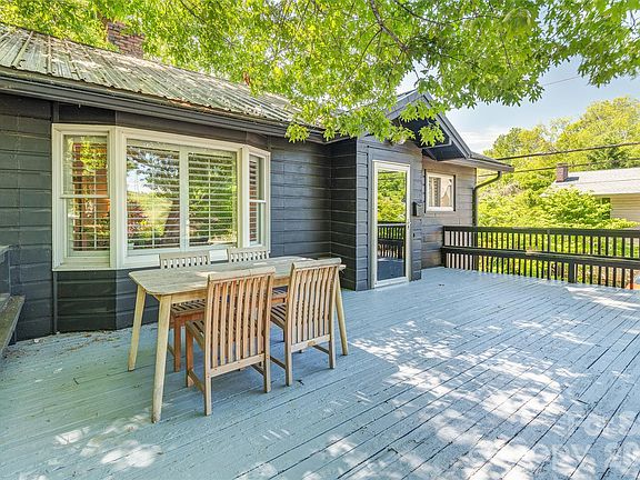 4th image of 124 Evelyn Pl