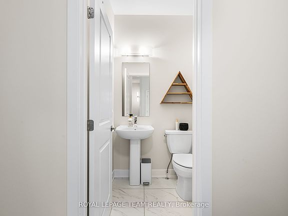 5th image of 800 Solarium Ave
