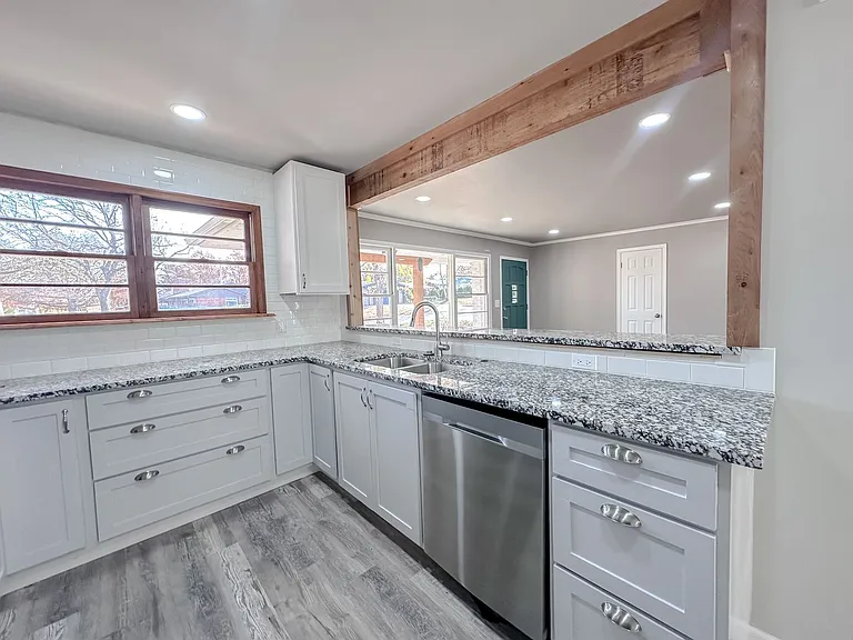 4004 S Toledo Ave — Photo 9