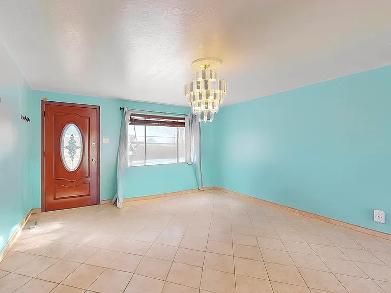 11517 Ralph Ave NE — Photo 6