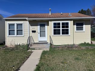 417 21st St NW, Minot, ND 58703