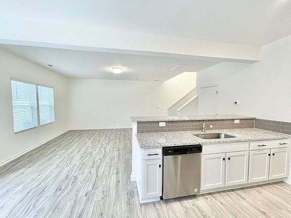 4th image of 117 Lorcan Ln