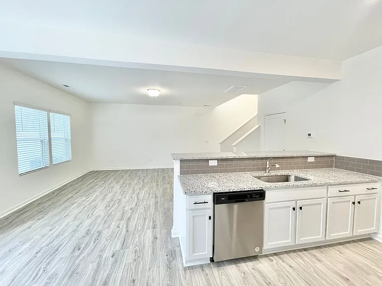 117 Lorcan Ln — Photo 5