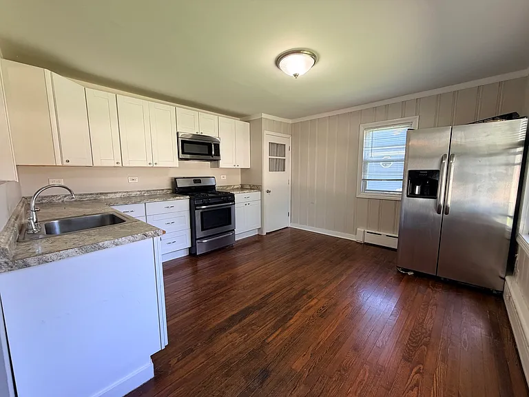 11105 Denny Ave — Photo 12