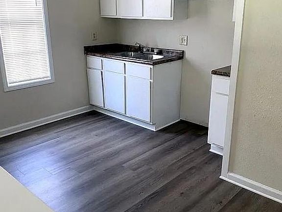 3rd image of 308 Gannt St Unit A