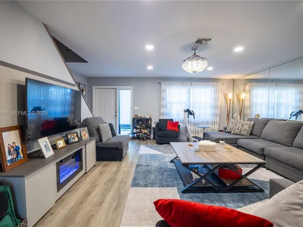 898 NW 47th St, Pompano Beach, FL 33064