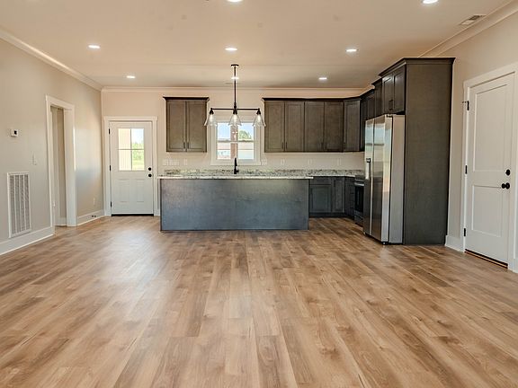 4th image of 161 Bear Ln