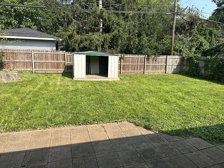 1030 N Maple Rd — Photo 11