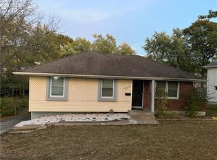 10813 Hillcrest Rd, Kansas City, MO 64134