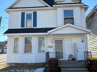 303 W Spring St, Freeport, IL 61032