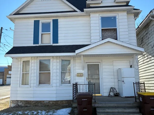 303 W Spring St, Freeport, IL 61032