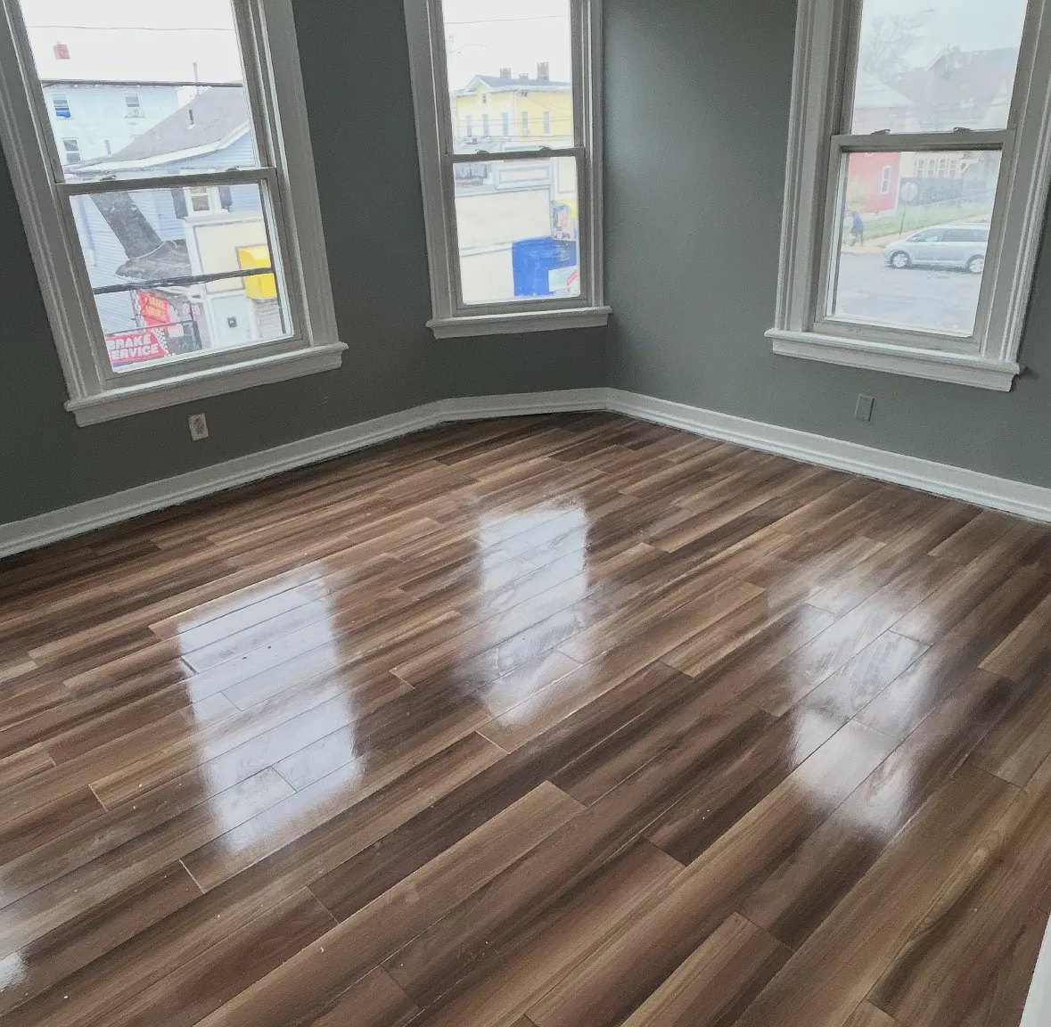3 bed, 1000 sqft, $1,900 — Photo 3