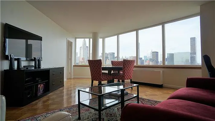 Rented by R New York | media 83