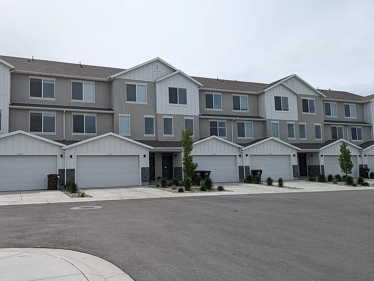 Hidden Hollow Townhomes — Photo 8