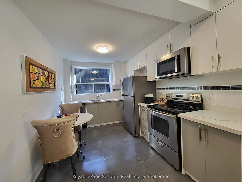 328 Lakeshore Rd E #2