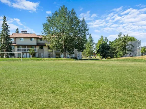 200 N Brookpark Dr SW #1213, Calgary, AB T2W 3E5