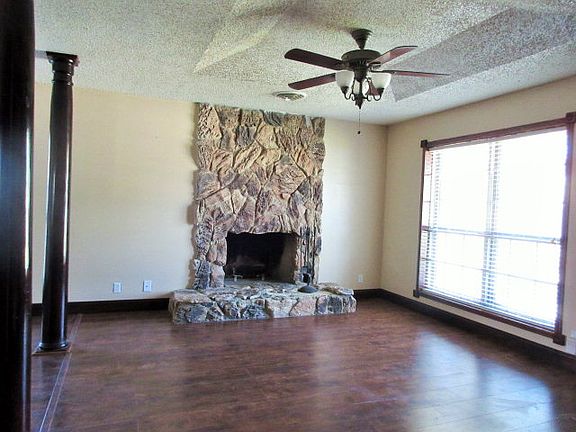 2nd image of 403 Edgewood Dr