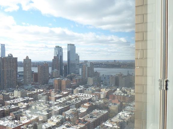 3rd image of 350 W 50th St Frnt 3