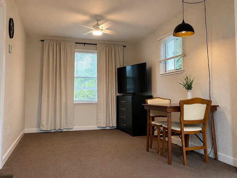1123 Roup Ave — Photo 6