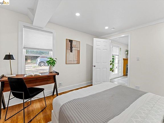 2nd image of 2725 Prince St APT 10