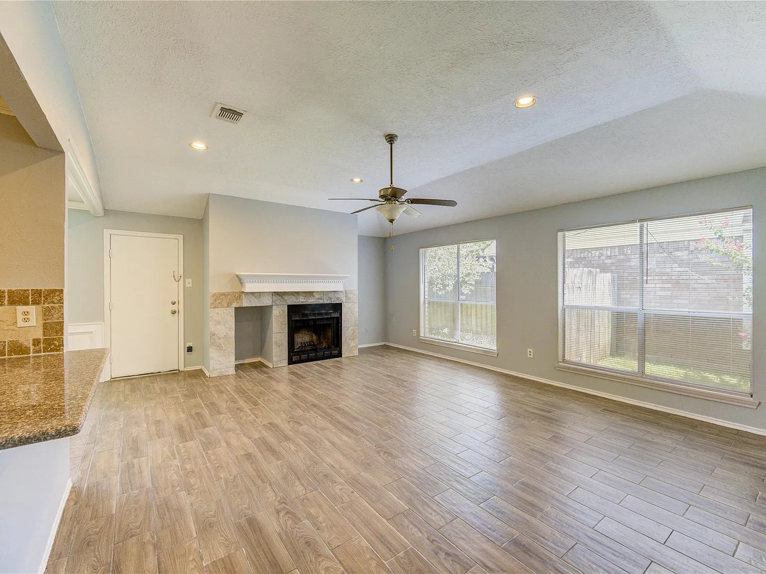 3 bed, 2.0 bath, 1560 sqft, $1,850 — Photo 3