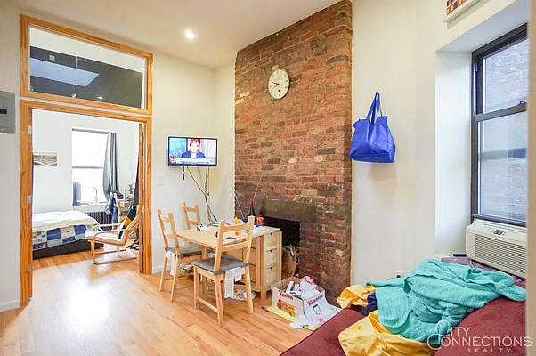 Rented by City Connections Realty | media 20