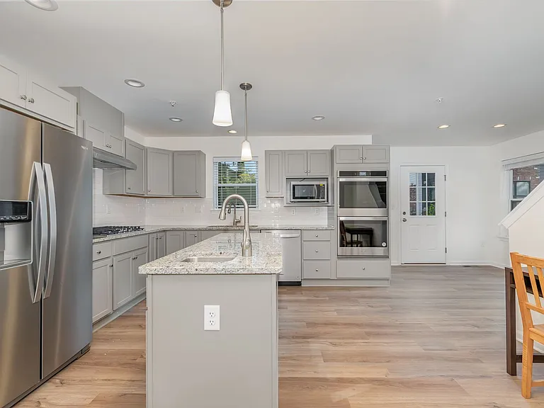 154 High Pointe Dr — Photo 7