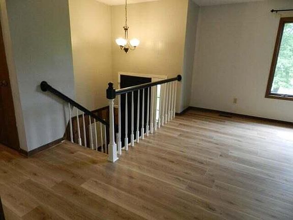 4th image of 122 Chandler Cir