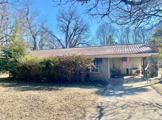 202 Dallas St, Crystal Springs, MS 39059