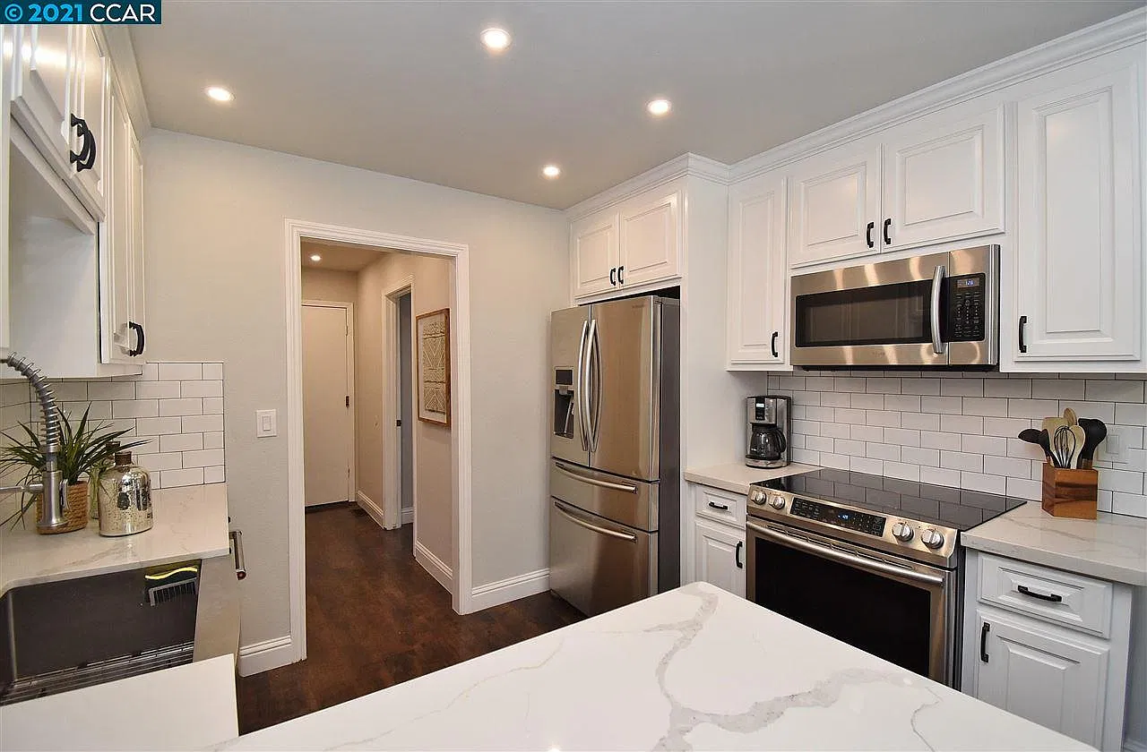 3 bed, 2.5 bath, 1257 sqft, $4,000 — Photo 2
