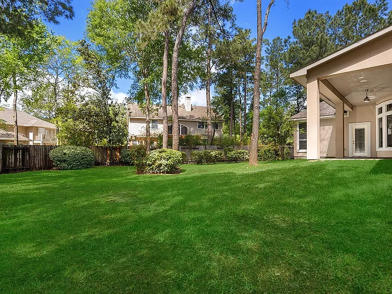 11 N Lansdowne Cir — Photo 37