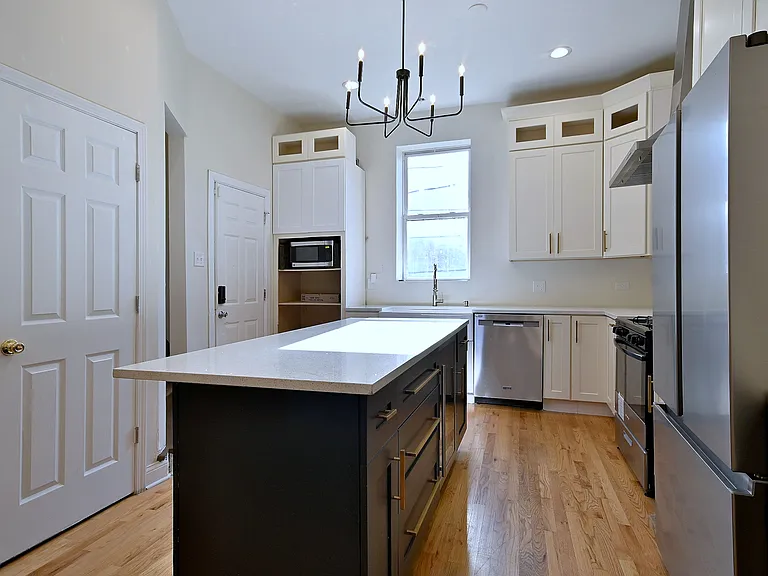 233 N Sacramento Blvd — Photo 13