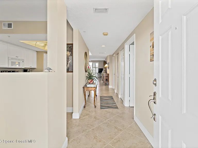 601 Shorewood Dr #G505 — Photo 3