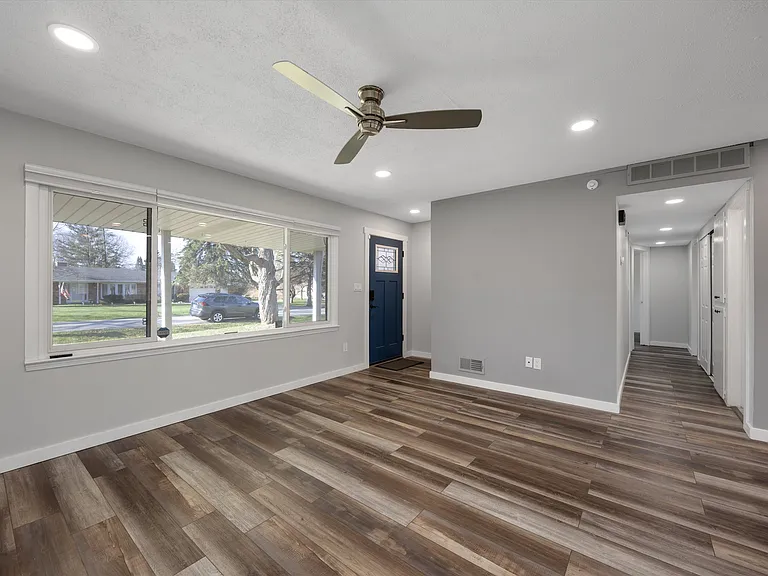 37880 Wendy Lee St — Photo 2