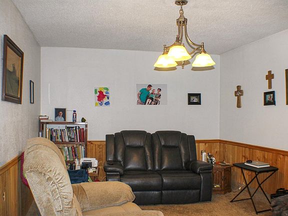 3rd image of 406 E 4th St