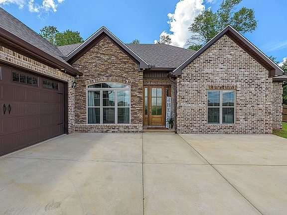2nd image of 304 Central Park Cir