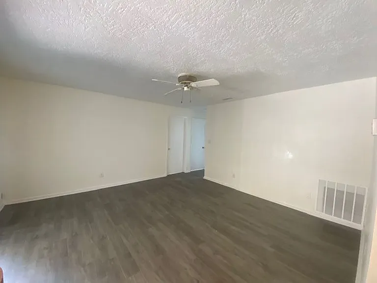 2114 Winnebago Trl — Photo 13