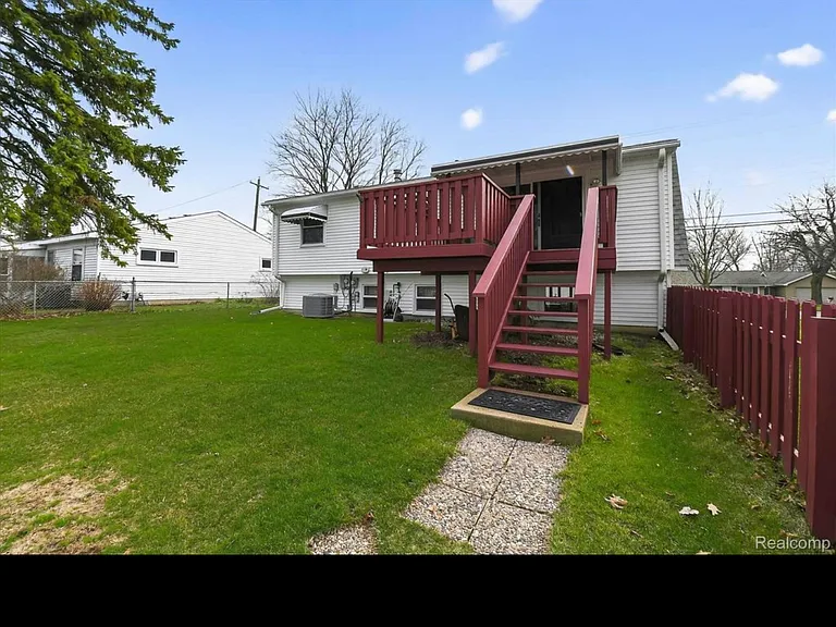 9187 N Sheldon Rd — Photo 4