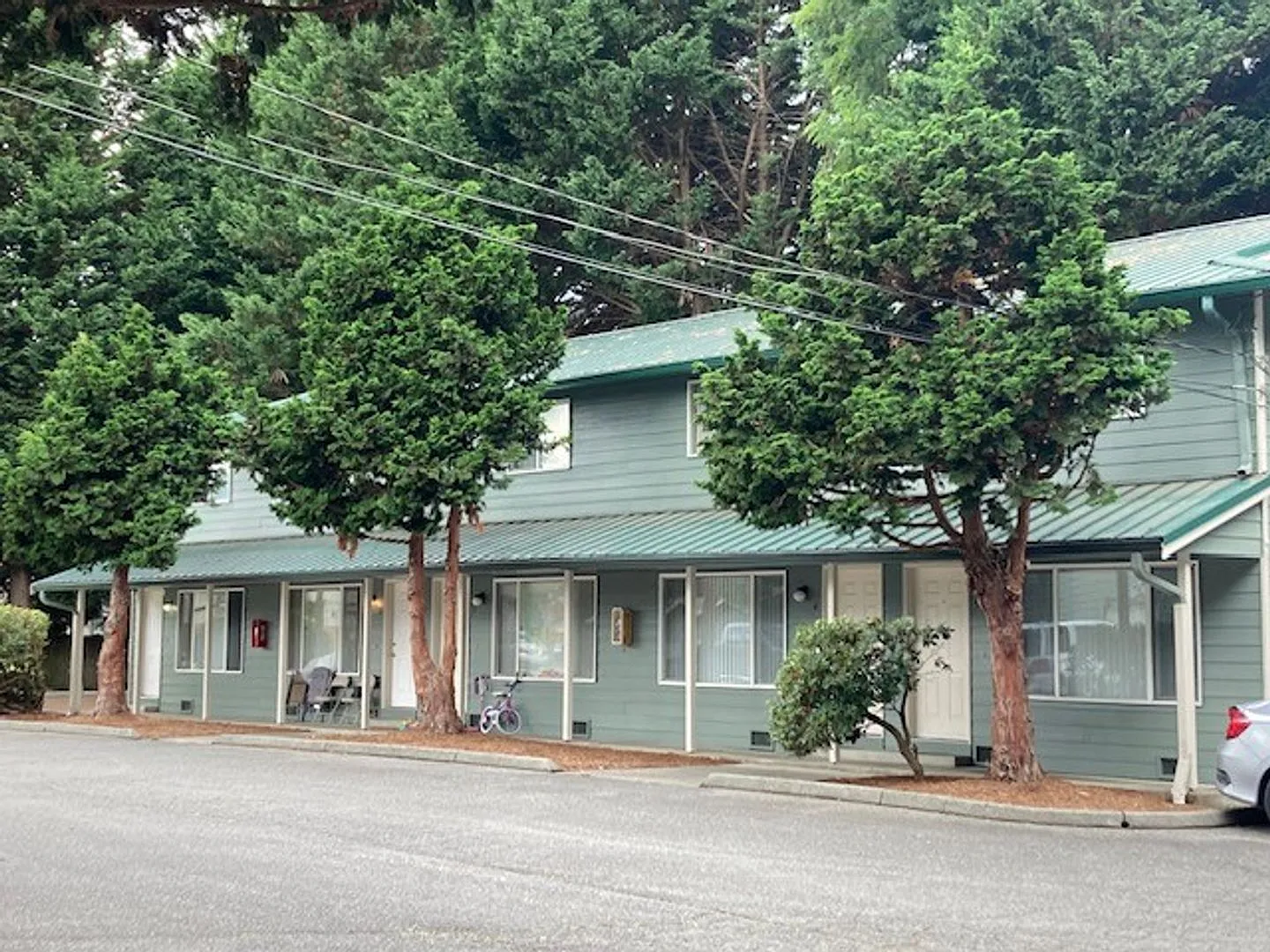 Evergreen Court — Photo 2