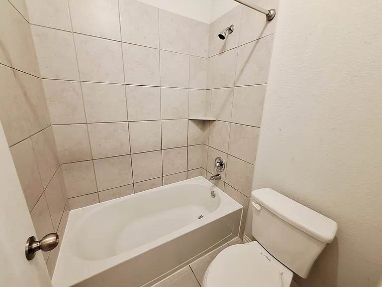 5900 Bucine Cv — Photo 35