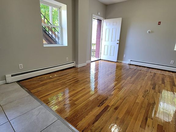 5th image of 212 Rosette St #1