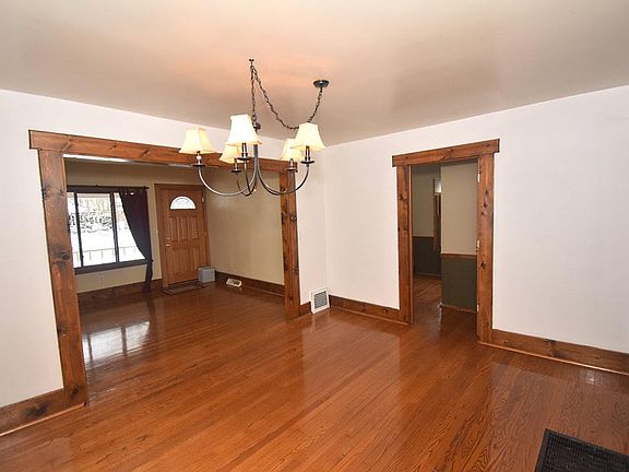 2nd image of 224 4th St